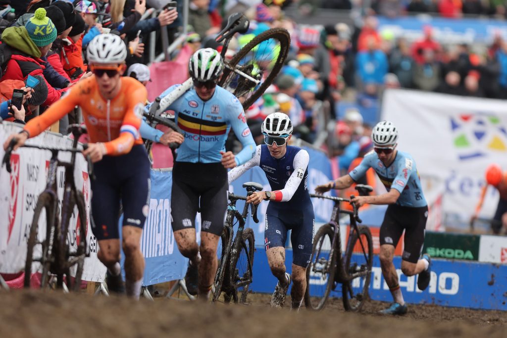 Cyclo Cross mud speed performance dive into the off road cycling action Championnats du Monde UCI Cyclo Cross 2025
